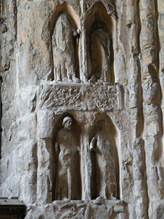  détail de statues, intérieur de la cathédrale